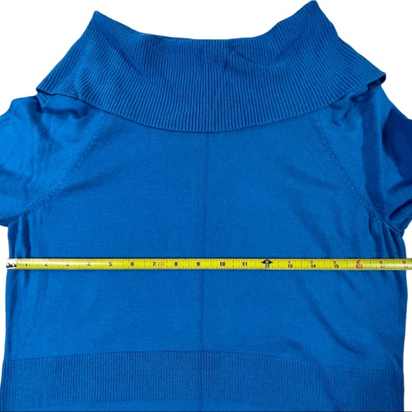 Jones New York size medium blue thin sweater, fold down neck, elastic wrists - Picture 4 of 7